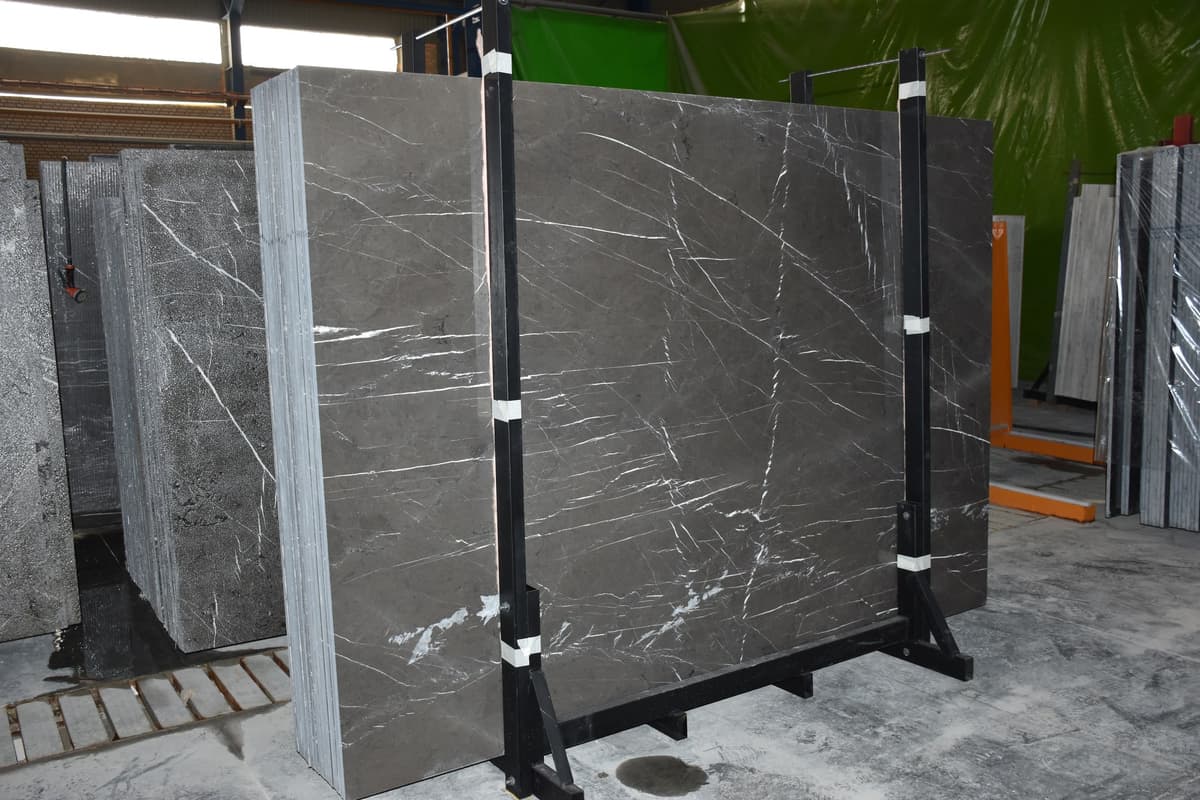Natural Pietra Grey Marble vs. Porcelain & Quartz: Geological Authenticity, Thermal Mass & Edge Profiling