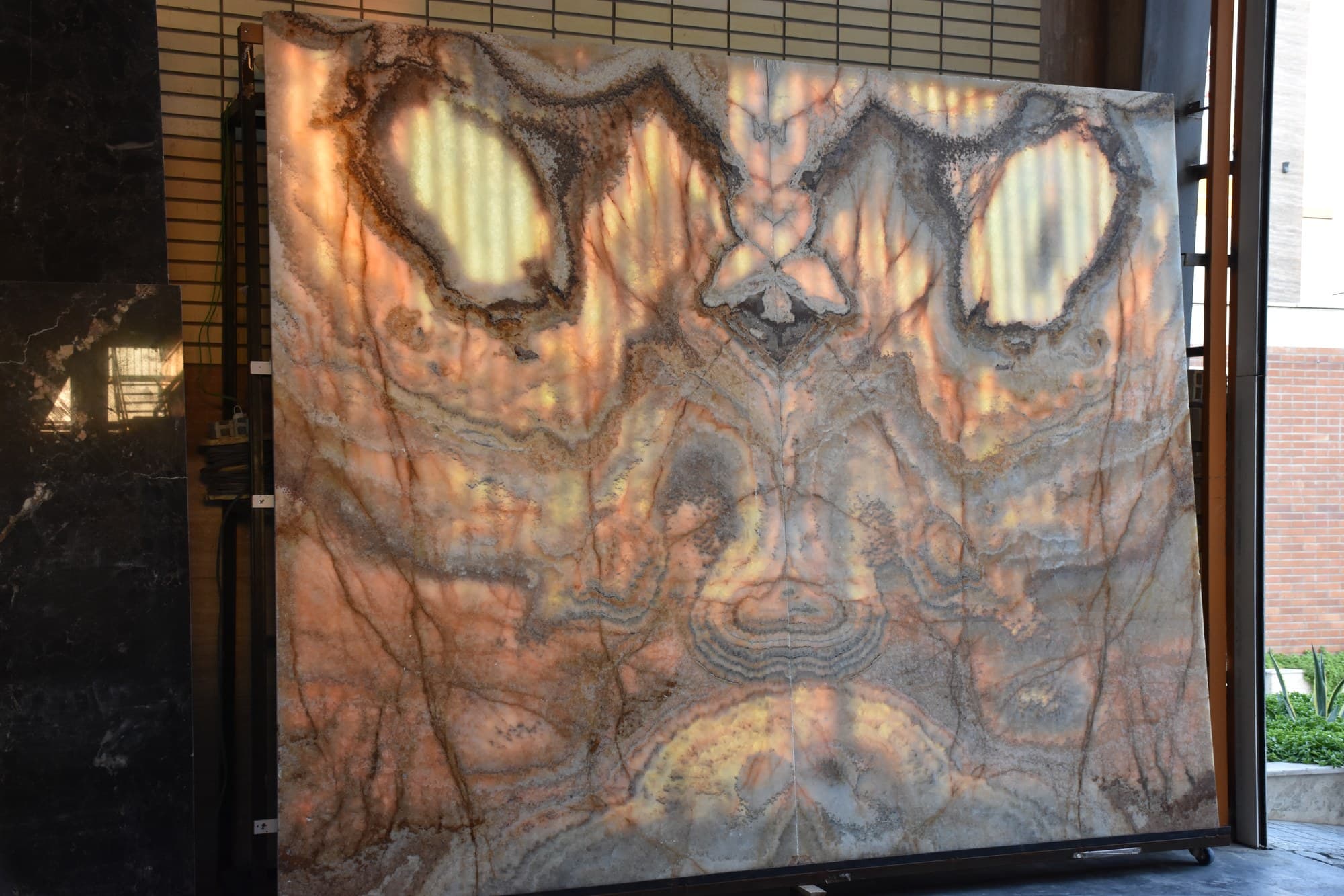 Traonyx marble - Premium natural stone surface